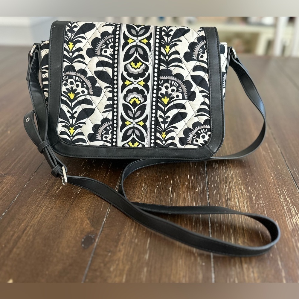 Vera Bradley Crosstown fanfare pattern cross body bag